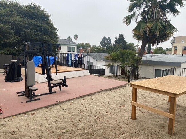 Foto del edificio - Big Yard! Quick Walk to SDSU Campus! (Leas...