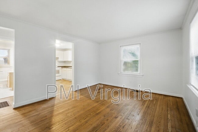 Foto del edificio - 6612 Adair Ave