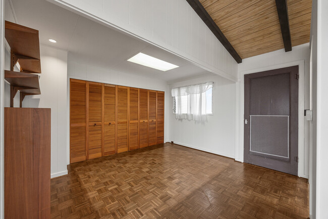 Building Photo - 1608 Makamua St