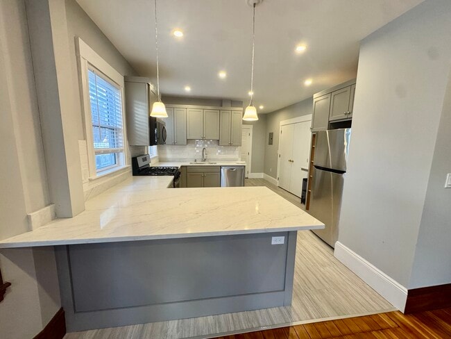 Building Photo - 69 Turner St