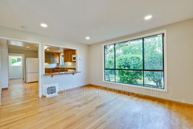 Building Photo - 119 Sherland Ave