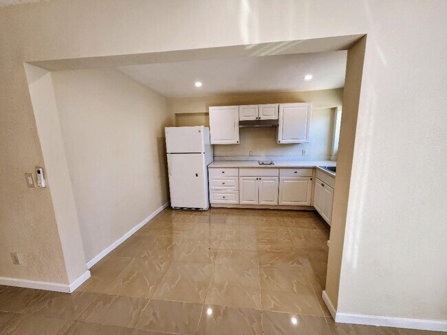 Building Photo - 64981 Cotton Ct