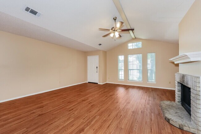 Foto del edificio - 1125 Hidden Creek Dr