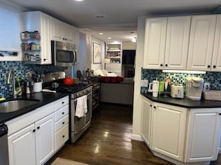 Building Photo - 245 W 5th St