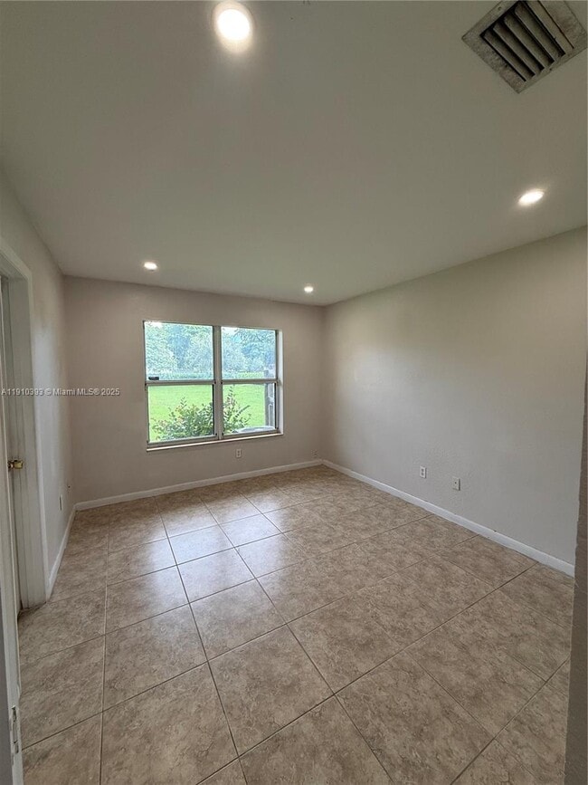 Building Photo - 7612 NW 38th Ct