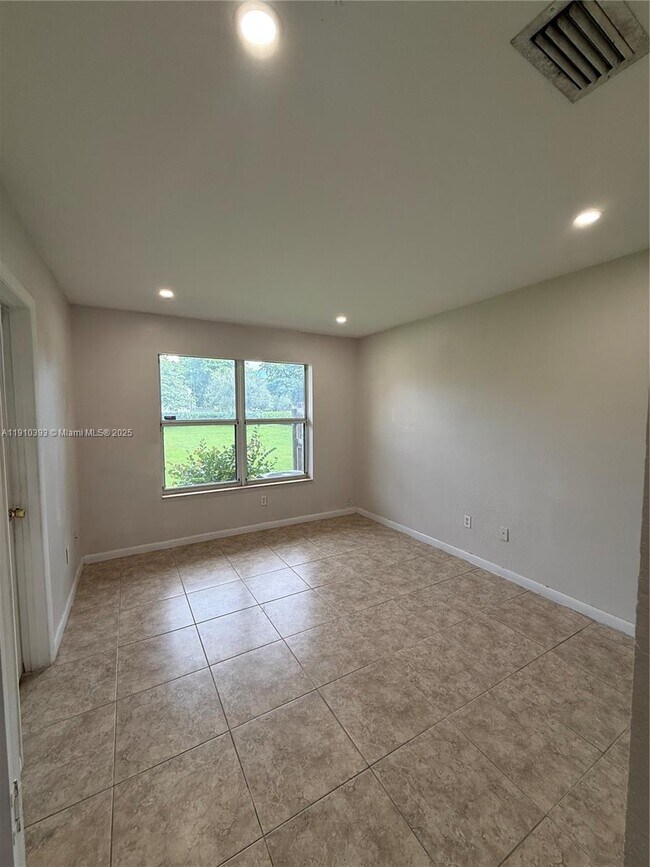 Foto del edificio - 7612 NW 38th Ct