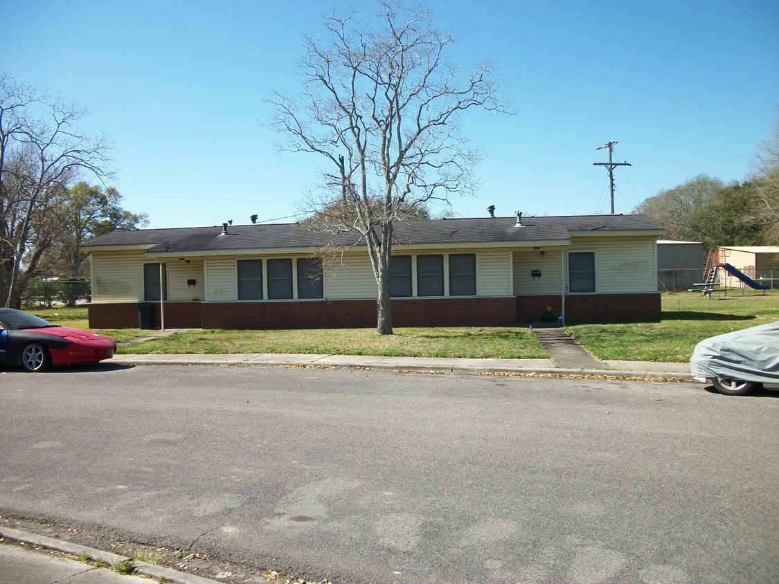 Foto del edificio - Cardinal Park Apartments