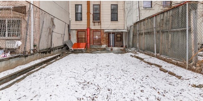 Photo - IL JEFFERSON MANAGEMENT LLC Apartment