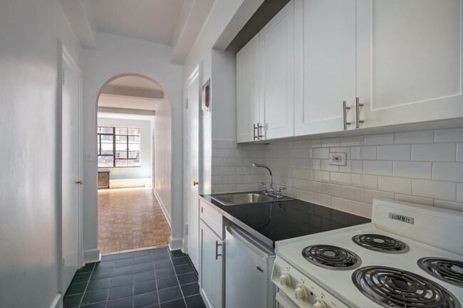 Building Photo - 307 East 44th Street