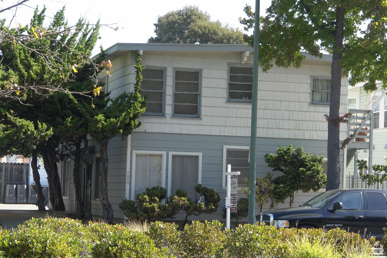 Building Photo - 7858 Bancroft Ave