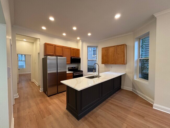 Kitchen - 2608 W Evergreen Ave