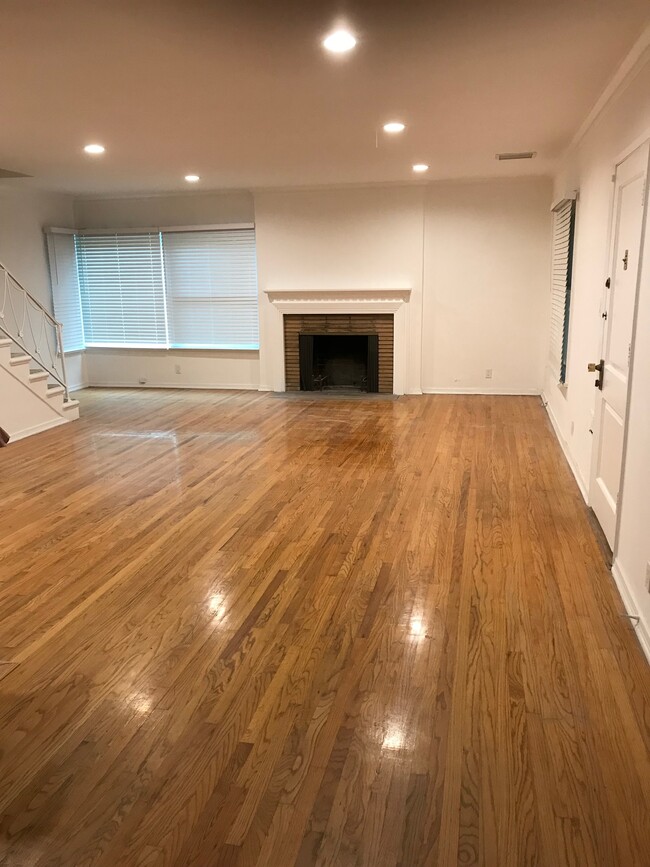 Large Living Room South view - 144 S Roxbury Dr