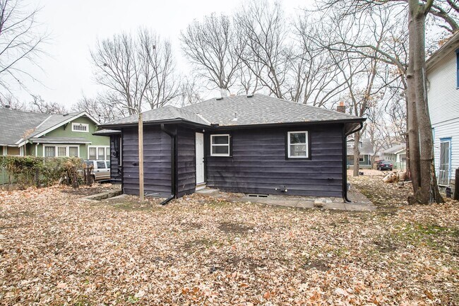 Foto del edificio - 5730 Brooklyn Ave - CUTE and updated home!