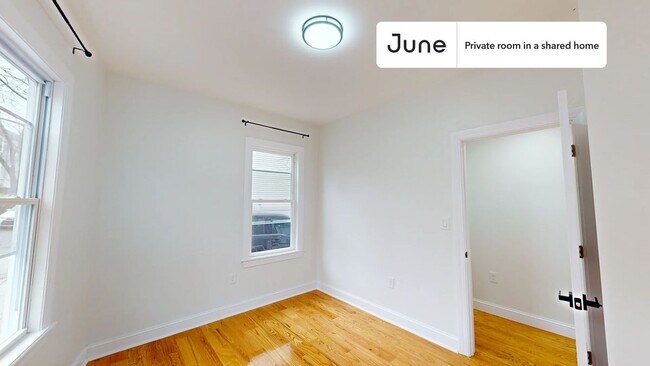 Foto del edificio - Private bedroom in 4 bed/2 bath Home