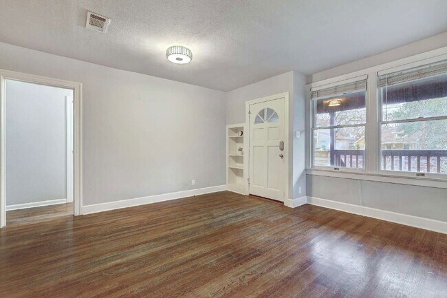 Foto del edificio - 1309 E 13th St