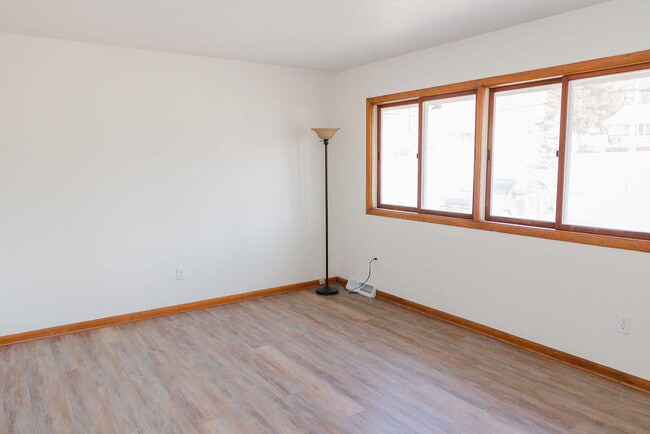 Building Photo - 417 Watrous Ave