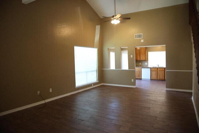 Building Photo - 2307 Edgedale Dr