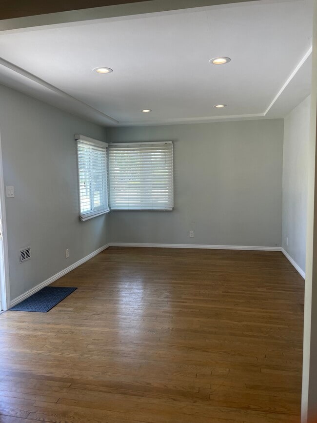 Building Photo - 300 W Hillsdale St