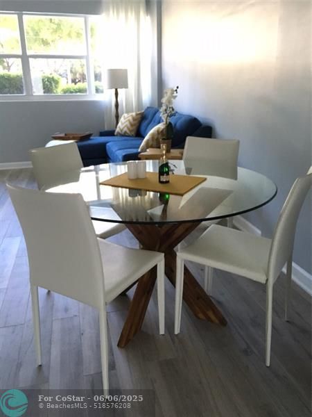 Foto del edificio - 3250 NE 28th St