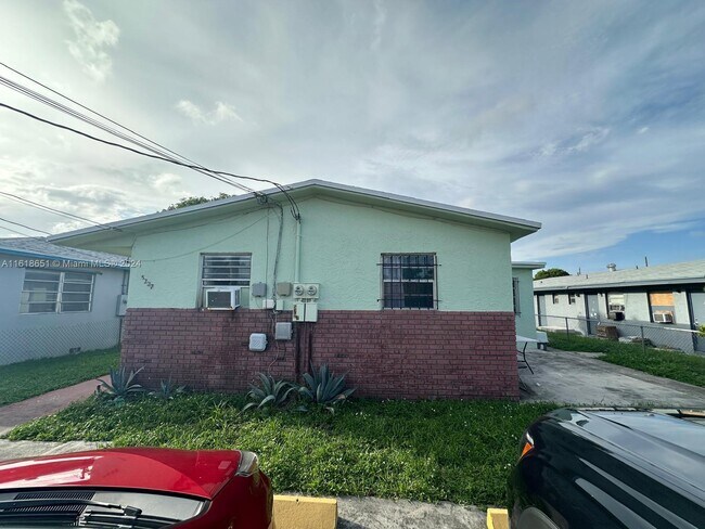 Foto del edificio - 5727 Fletcher St