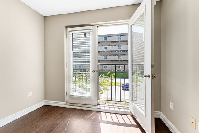 Photo du bâtiment - Baseline Court