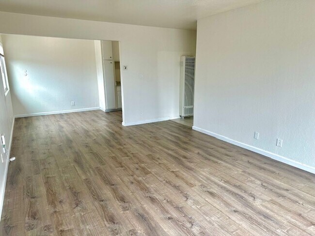 Foto del edificio - 3060 Logan St