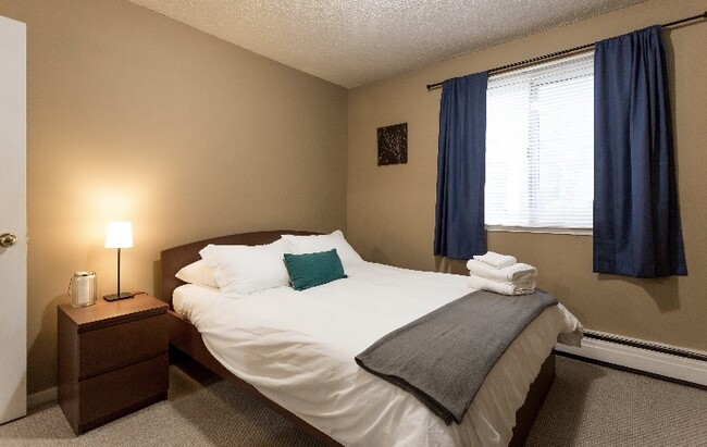 Photo du bâtiment - 1337-1313 13 Ave SW