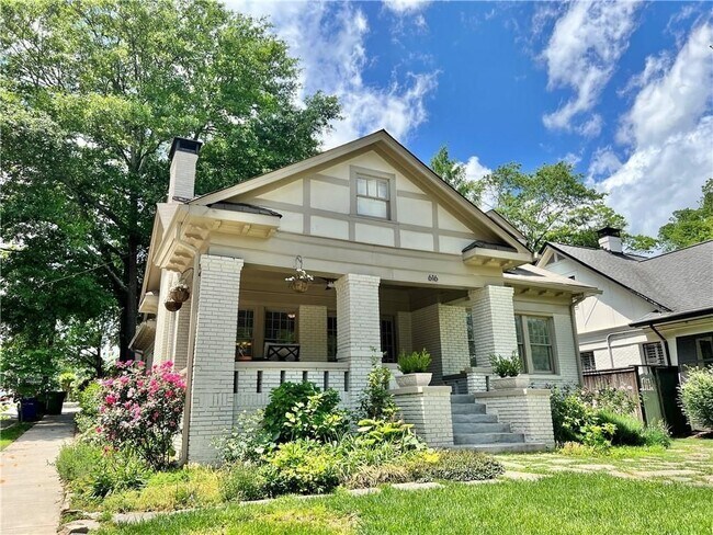 Foto del edificio - 616 Seminole Ave NE
