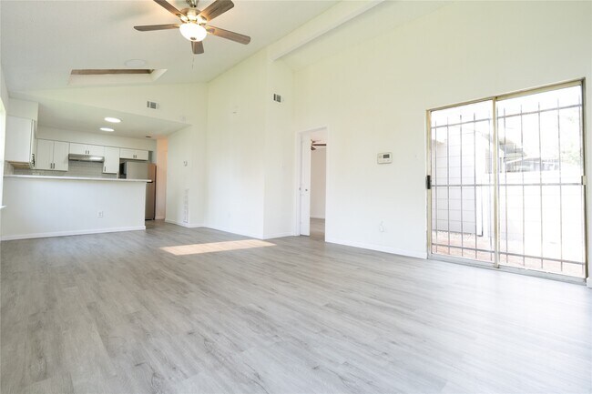 Building Photo - 6324 Shadow Tree Dr