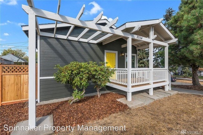 Building Photo - 3 br, 2 bath House - 3704 E Spokane St