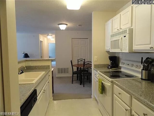 Foto del edificio - 15000 Lenox Dr