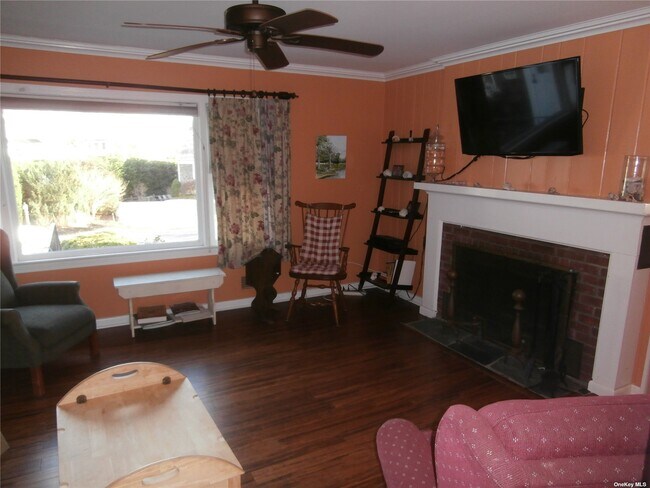 Building Photo - 795 Bayview Dr