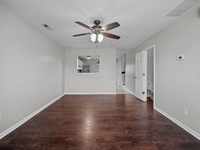 Building Photo - Welcome to Marsh Oaks!