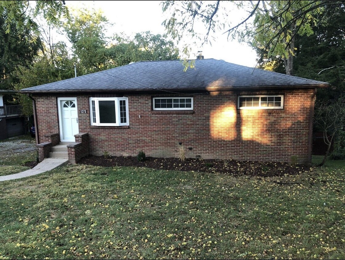 Primary Photo - 125 Meadow Rd