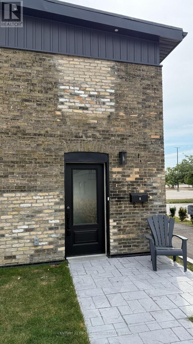 Photo du bâtiment - 857 Dundas St