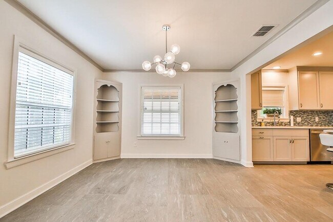 Building Photo - Exquisitely updated 3/2 blocks from Tech.