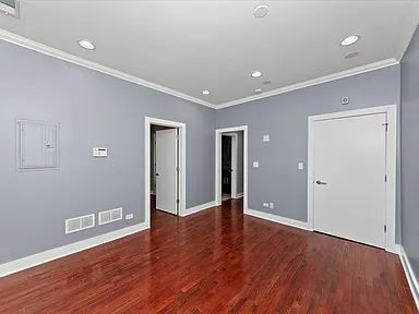 Building Photo - "Charming 2-Bedroom Apartment in Vibrant Chicago Locale – Your Urban Oasis Awaits!"