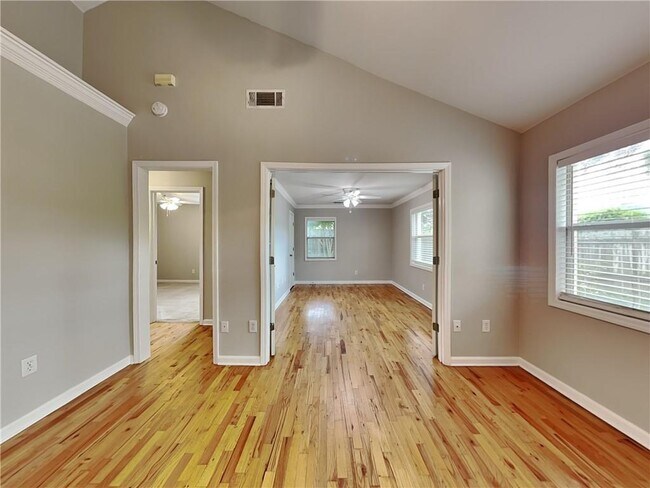 Foto del edificio - 1501 Stone Gate Ln SE