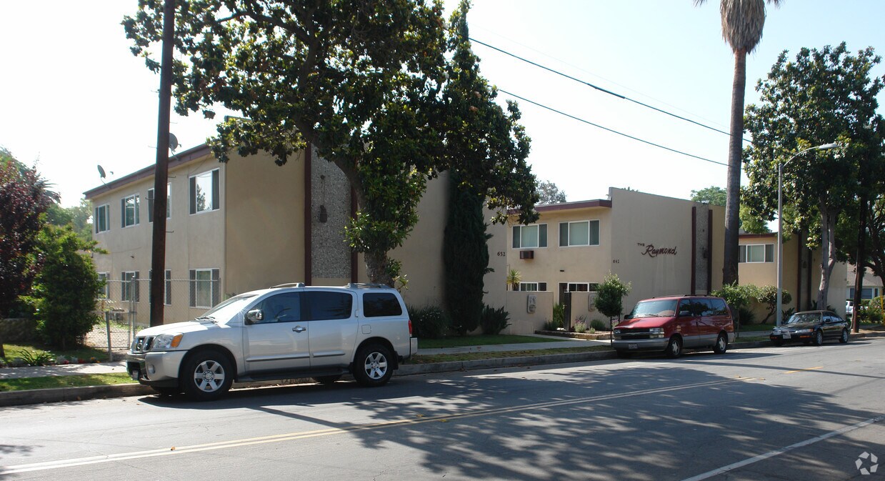 Primary Photo - 652 N Raymond Ave