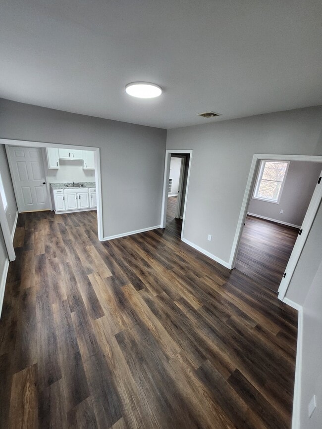 Building Photo - 995 Campbell Ave