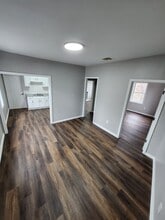 Building Photo - 995 Campbell Ave