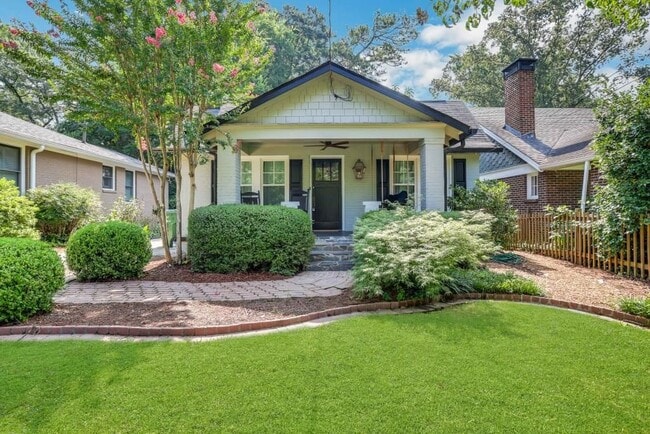 Building Photo - 2215 Fairhaven Cir NE