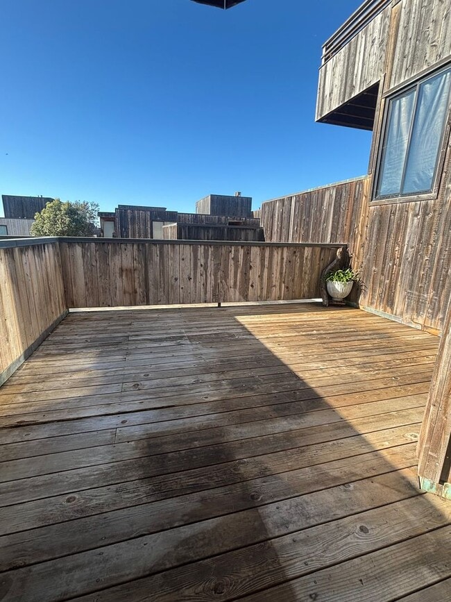 Foto del edificio - Great Condo in Del Monte Beach Surf Way