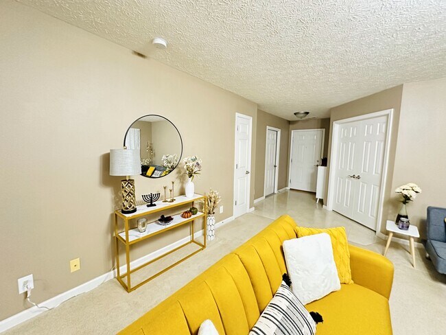 Foto del edificio - 3003 Remington Dr
