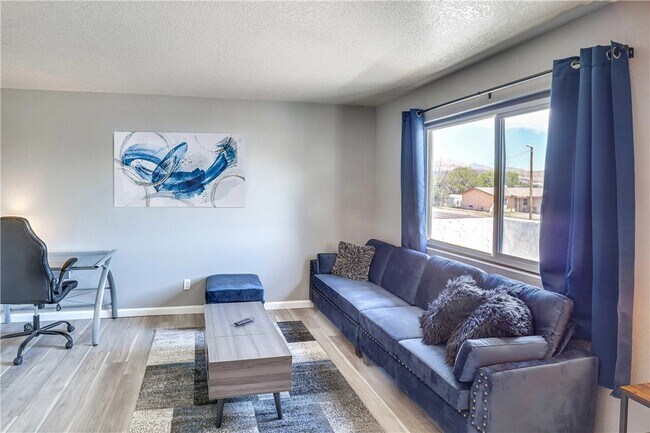 Building Photo - 644 Swan Dr