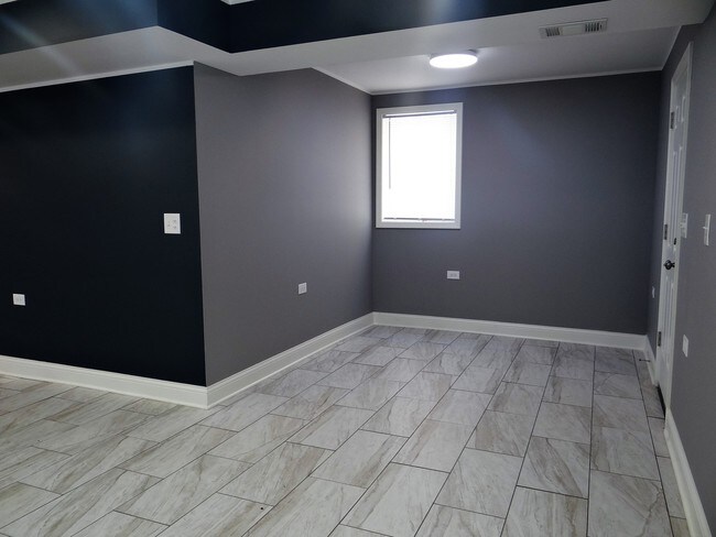 Building Photo - 2120 50th Ct