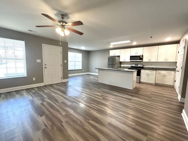 Building Photo - Newer construction-3 bedroom, 2 bath!