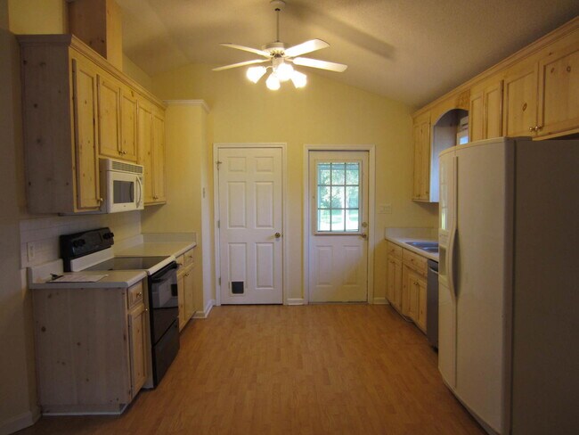 Foto del edificio - 3 Bedroom Home in Hahira, GA