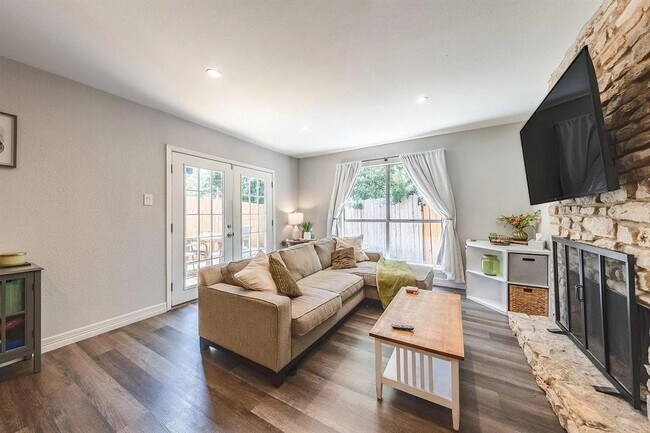 Foto del edificio - 4807 Yucca Hill Dr