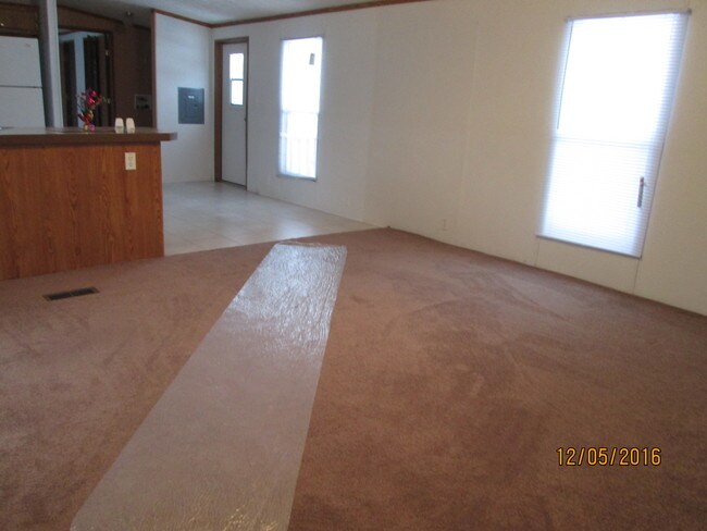 living room - 348 Lorraine Dr